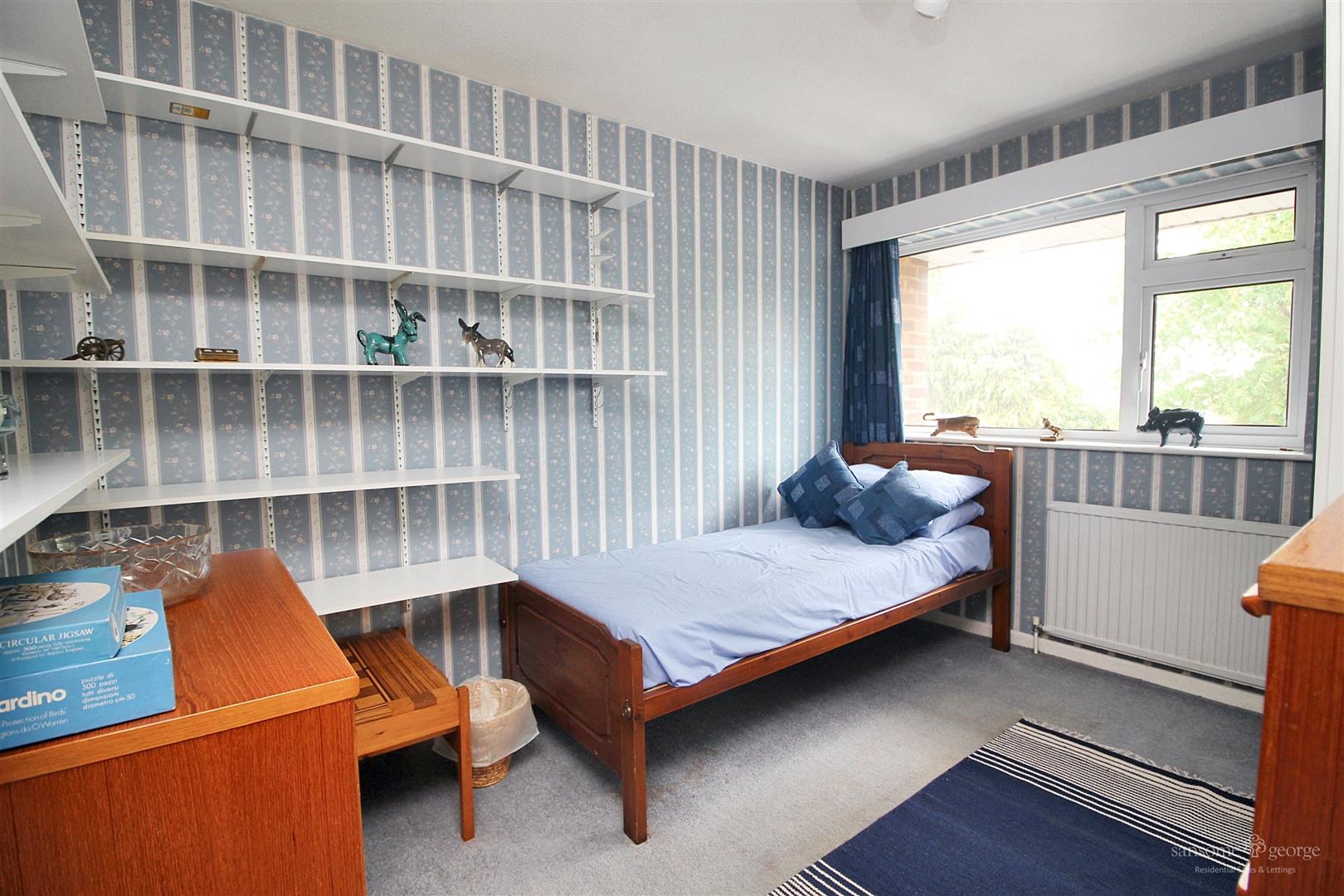 Fitzroy Crescent, Woodley, Reading
